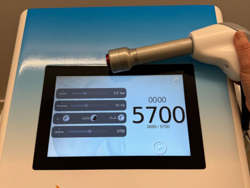 Equipo de evaluación electromédica utilizado en la clínica