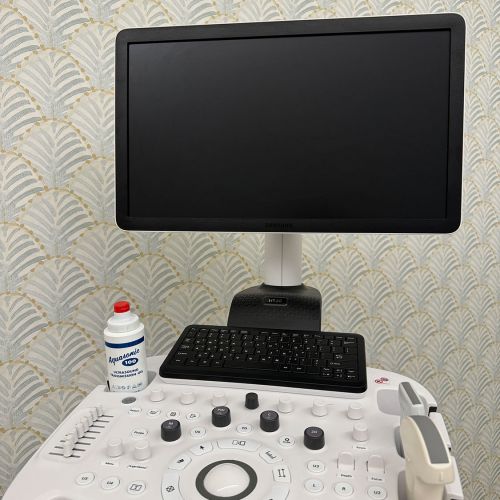 Aparato con monitor y mandos