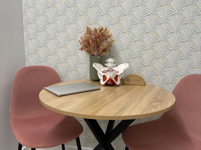 Espacio de atención cálido y funcional en la Clínica Yenes