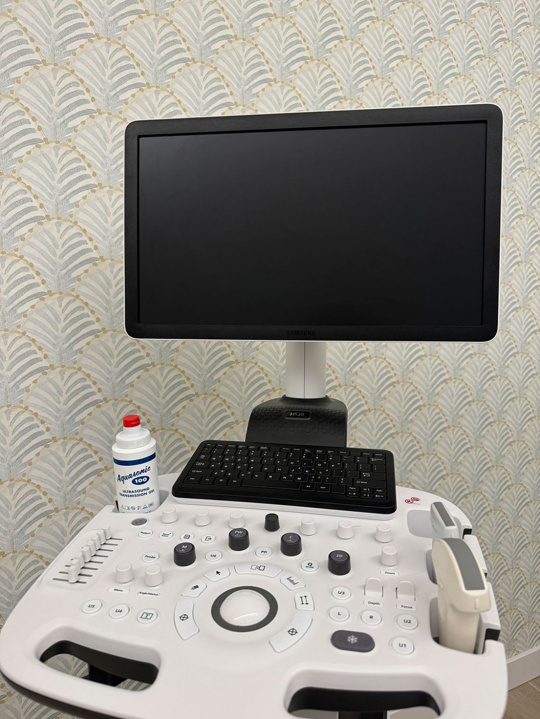 Aparato con monitor y mandos