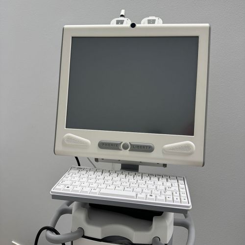 Ordenador con monitor apagado